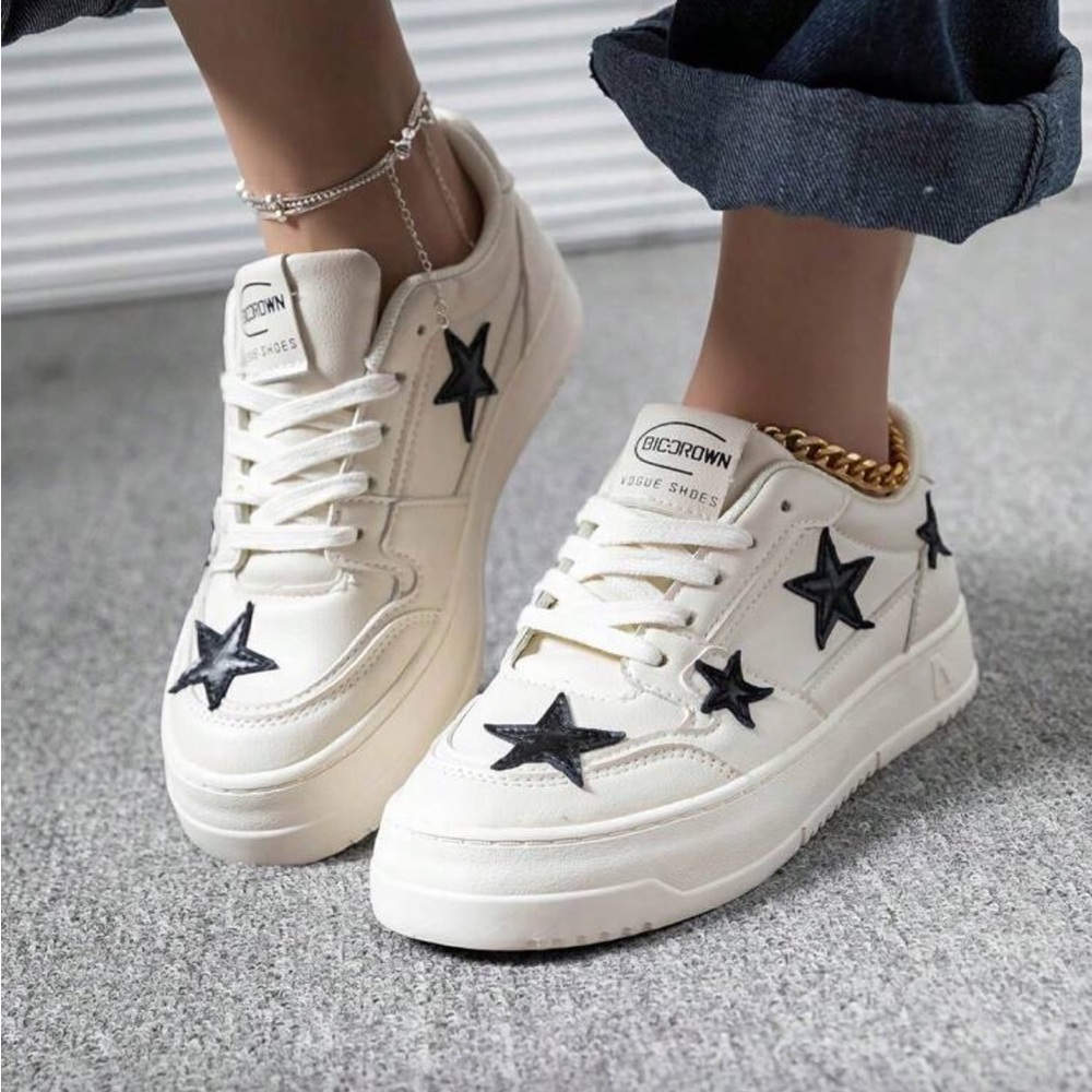 Crown Women's Cream and Black Star Sneakers
